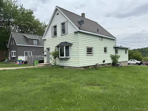 1017 Forest, Niagara, WI 54151