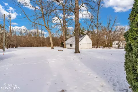 Exterior - 961 N Riverside, Saint Clair, MI 48079 photo 6 of 8