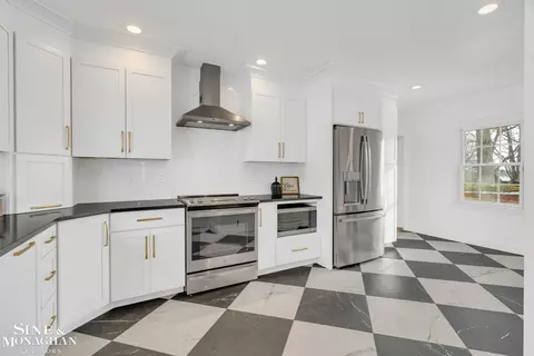 Kitchen - 961 N Riverside, Saint Clair, MI 48079 photo 2 of 7