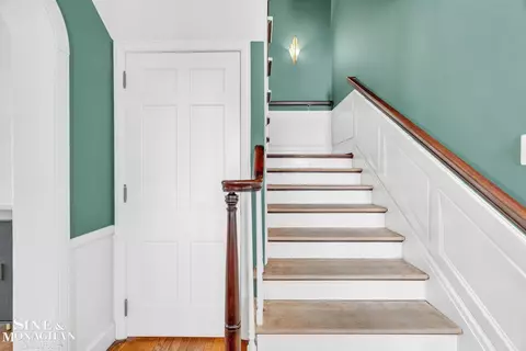 Entry Way - 961 N Riverside, Saint Clair, MI 48079 photo 1 of 5