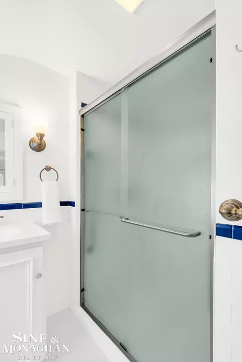 Bath - 961 N Riverside, Saint Clair, MI 48079 photo 3 of 4