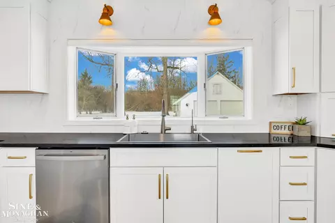 Kitchen - 961 N Riverside, Saint Clair, MI 48079 photo 6 of 7