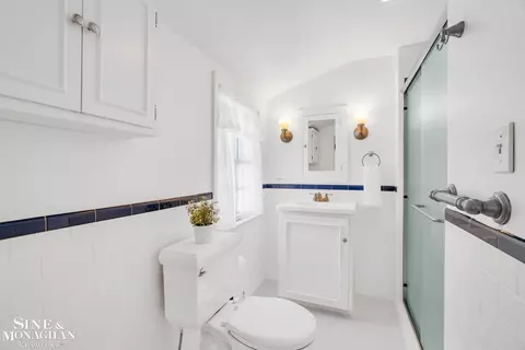 Bath - 961 N Riverside, Saint Clair, MI 48079 photo 2 of 4