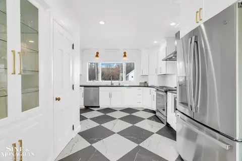 Kitchen - 961 N Riverside, Saint Clair, MI 48079 photo 4 of 7