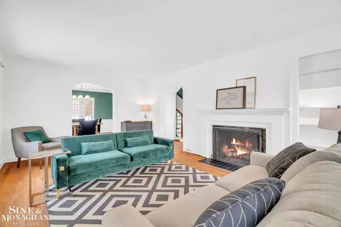 Living - 961 N Riverside, Saint Clair, MI 48079 photo 1 of 2