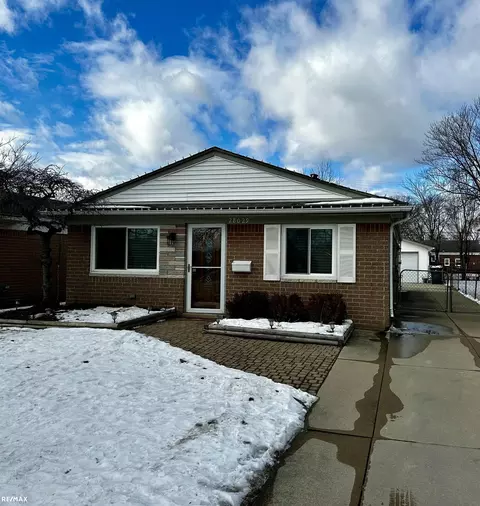 28029 Elmdale, Saint Clair Shores, MI 48081