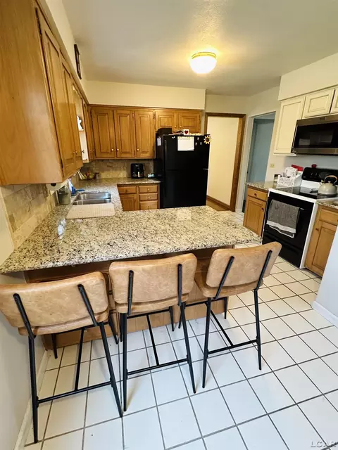 Kitchen - 4775 Hooks Ml, Adrian, MI 49221 photo 3 of 4