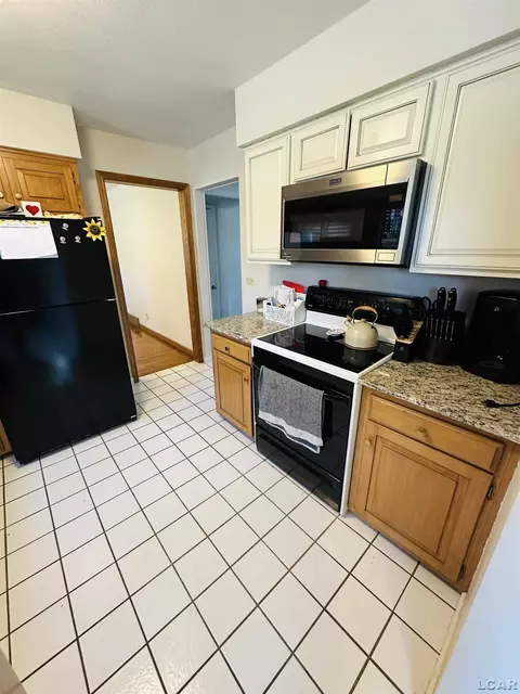Kitchen - 4775 Hooks Ml, Adrian, MI 49221 photo 2 of 4