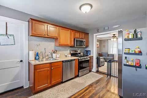 Kitchen - 832 Reisig, Monroe, MI 48161 photo 2 of 4