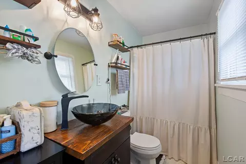 Bath - 832 Reisig, Monroe, MI 48161 photo 1 of 1