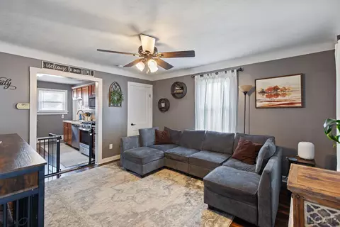 Entry Way - 832 Reisig, Monroe, MI 48161 photo 1 of 2