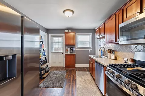 Kitchen - 832 Reisig, Monroe, MI 48161 photo 4 of 4