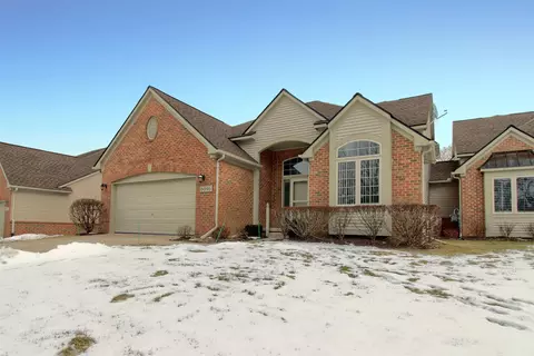 6096 Lochmore, Commerce Twp, MI 48382