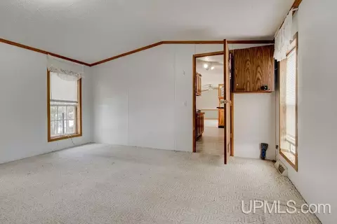 Bedroom - n2705 River Drive, Wallace, MI 49893 photo 3 of 7