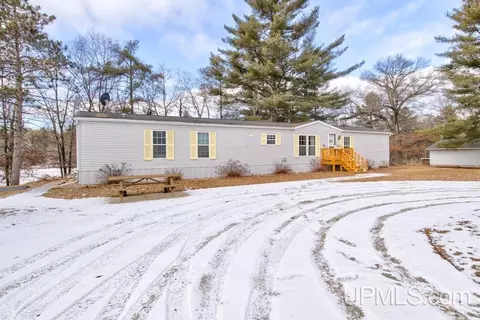 n2705 River Drive, Wallace, MI 49893