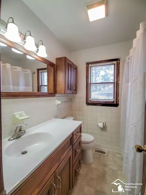 10377 Grafton, Carleton, MI 48117 photo 23
