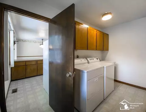 10377 Grafton, Carleton, MI 48117 photo 18