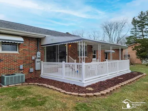 10377 Grafton, Carleton, MI 48117 photo 7