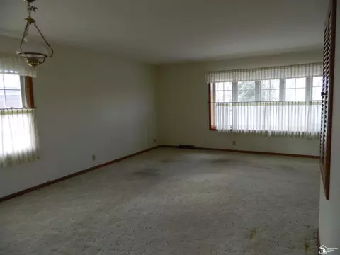 652 Godfroy, Monroe, MI 48162 photo 3