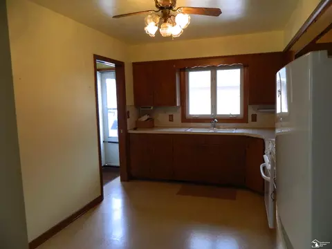 652 Godfroy, Monroe, MI 48162 photo 4