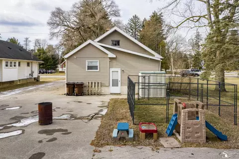 9134 Lewis, Temperance, MI 48182 photo 3