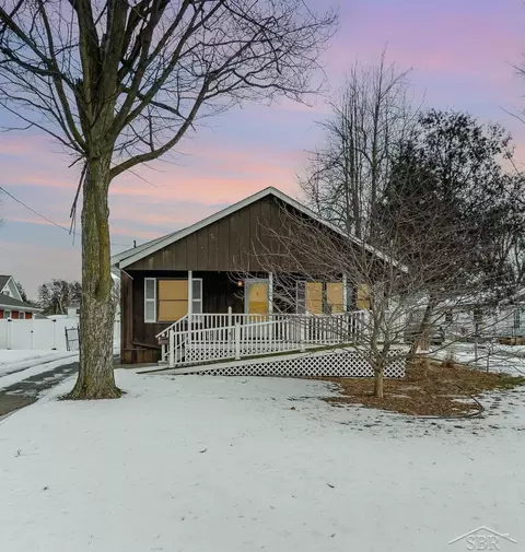 1610 Hemmeter, Saginaw, MI 48638