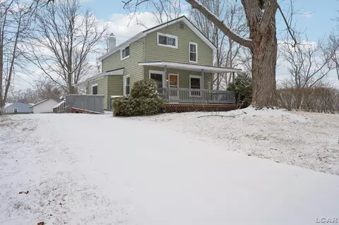 909 Comstock, Adrian, MI 49221