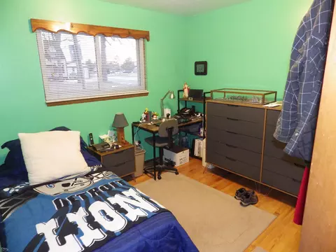 Bedroom - 25828 Pine Vw, Warren, MI 48091 photo 1 of 2