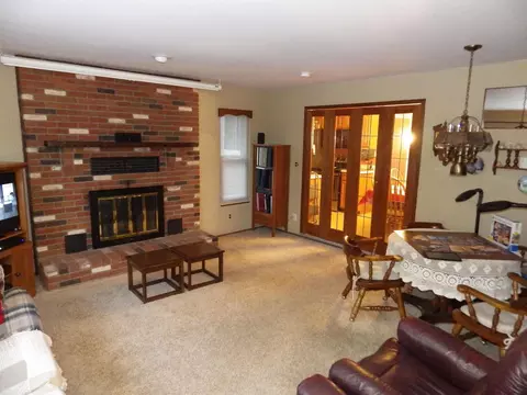 Living - 25828 Pine Vw, Warren, MI 48091 photo 3 of 4