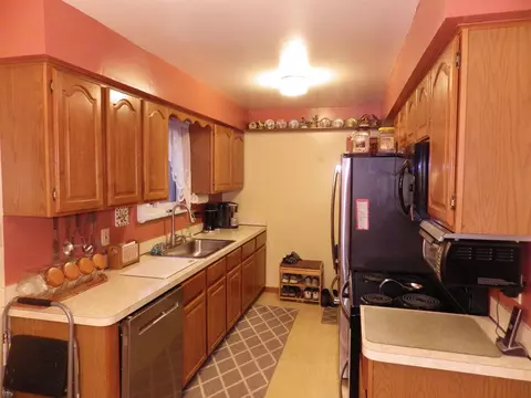 Kitchen - 25828 Pine Vw, Warren, MI 48091 photo 2 of 2