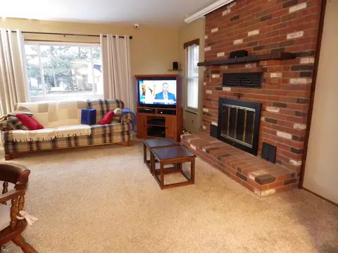 Living - 25828 Pine Vw, Warren, MI 48091 photo 4 of 4