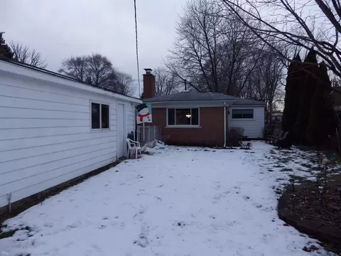Exterior - 25828 Pine Vw, Warren, MI 48091 photo 5 of 8