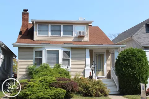 1432 Lakepointe, Grosse Pointe Park, MI 48230