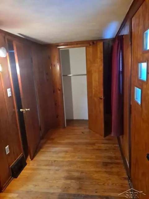 Entry Way - 409 Quarry, Jackson, MI 49201 photo 1 of 5