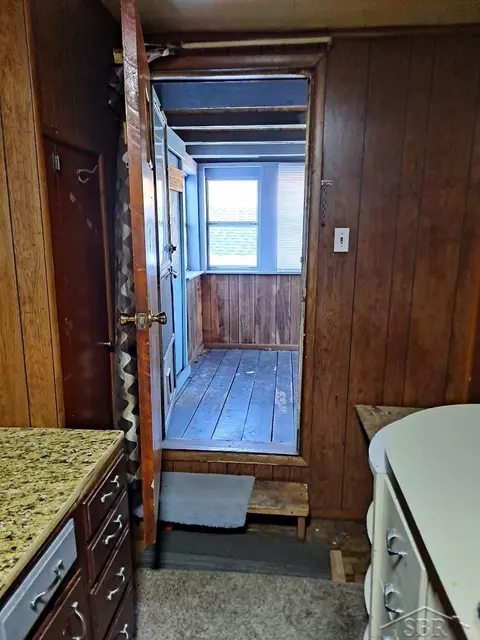 Exterior - 409 Quarry, Jackson, MI 49201 photo 5 of 6