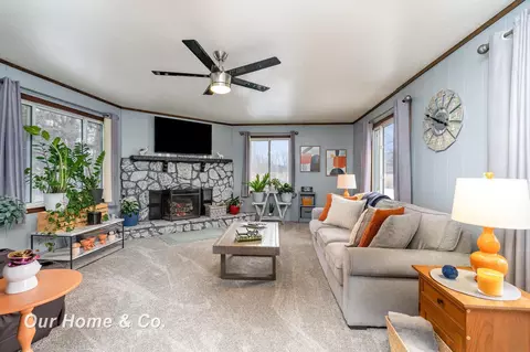 Living - 6289 Birchview, Saginaw, MI 48609 photo 1 of 3