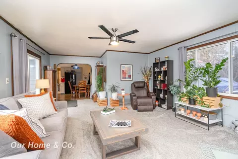 Living - 6289 Birchview, Saginaw, MI 48609 photo 3 of 3