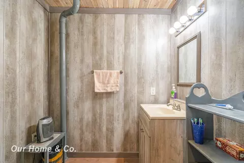 Bath - 6289 Birchview, Saginaw, MI 48609 photo 2 of 2