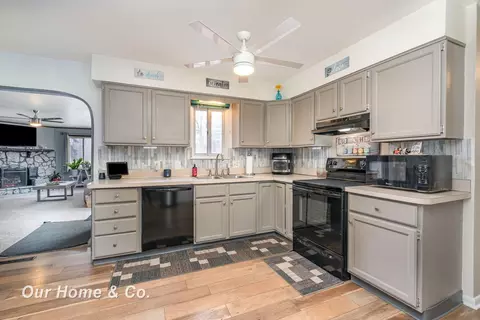 Kitchen - 6289 Birchview, Saginaw, MI 48609 photo 3 of 3