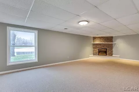 Living - 565 Budlong, Adrian, MI 49221 photo 6 of 7