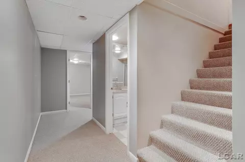 Entry Way - 565 Budlong, Adrian, MI 49221 photo 1 of 1