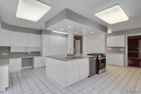 Kitchen - 565 Budlong, Adrian, MI 49221 photo 3 of 6