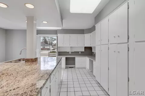 Kitchen - 565 Budlong, Adrian, MI 49221 photo 6 of 6