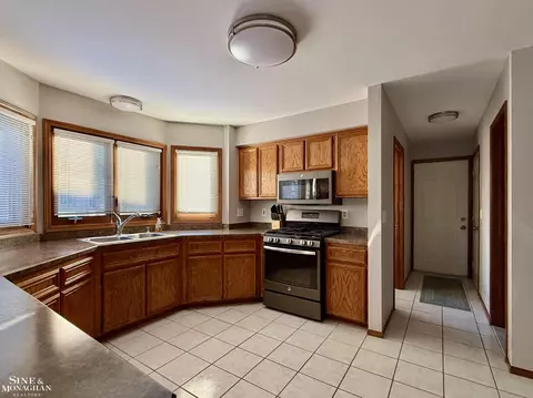 Kitchen - 46914 Barbara, Macomb, MI 48044 photo 3 of 3
