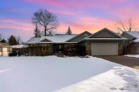 4301 Stonegate, Midland, MI 48640