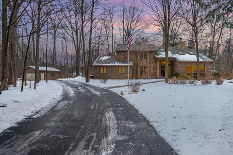 2140 N Old Pne, Midland, MI 48642