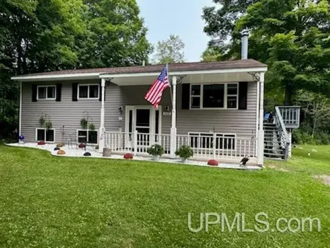117 Wildwood Lk, Iron River, MI 49935