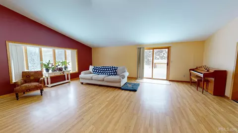 685 Amanda, Ishpeming, MI 49849 photo 3