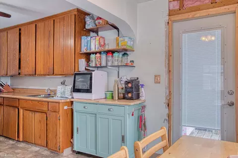 Kitchen - 819 Ryan, Owosso, MI 48867 photo 3 of 4