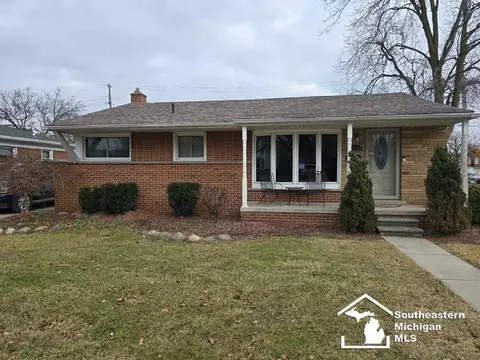 2555 Medford, Trenton, MI 48183